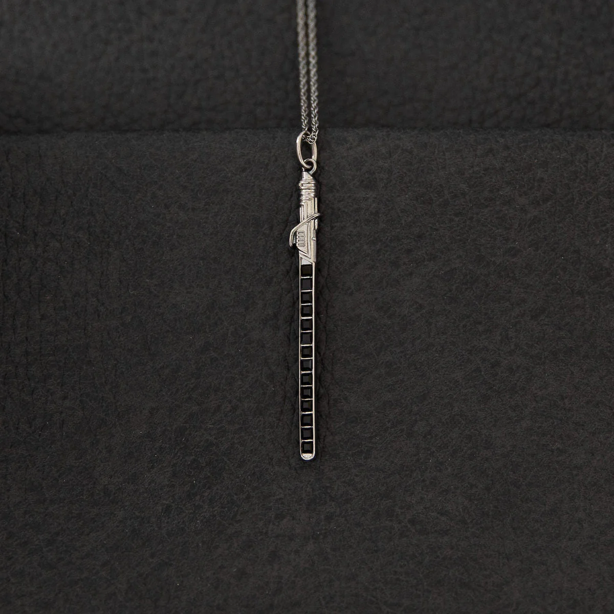 82-star-wars-x-rocklove-darksaber-crystal-lightsaber-necklace-3.webp Star Wars x RockLove Darksaber Crystal Lightsaber Necklace