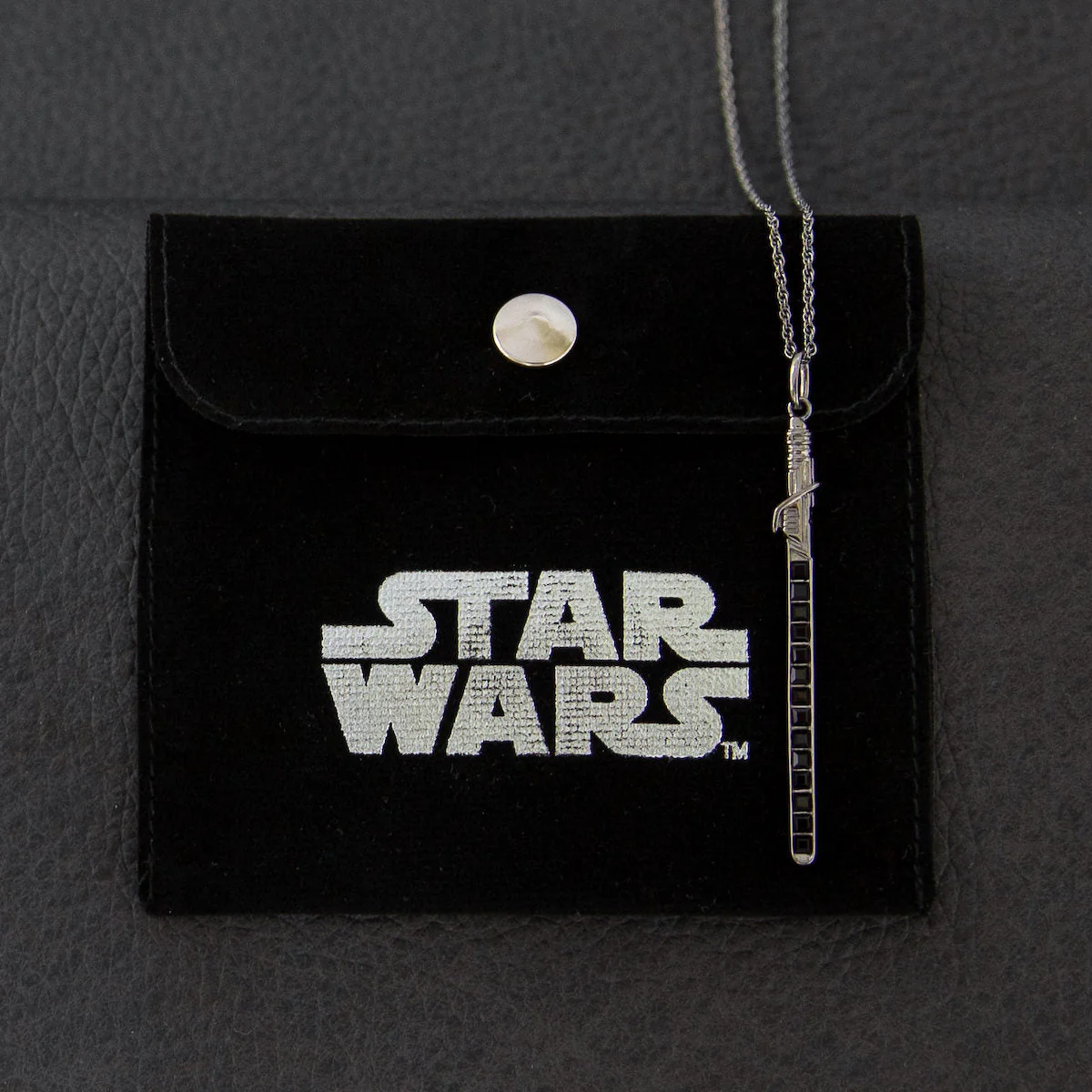 82-star-wars-x-rocklove-darksaber-crystal-lightsaber-necklace-5.webp Star Wars x RockLove Darksaber Crystal Lightsaber Necklace
